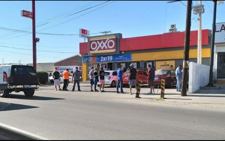 La enorme concentración de personas causó conflictos viales y críticas; vecinos incluso pusieron en duda la veracidad de la pandemia. TWITTER/@ExpresionSon