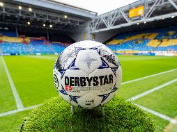 La liga de futbol holandés suspendió la temporada 2019-2020 a falta de ocho jornadas para el final, declaró desierto el campeonato y anuló los ascensos y descensos. TWITTER / @eredivisie