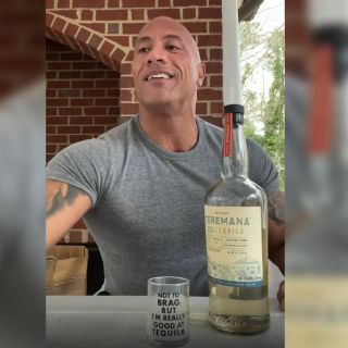 Dwayne Johnson lanza marca de tequila hecho en Jalisco