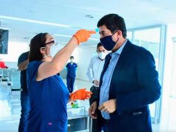 El gobernador ha decidido aislarse en casa, desde donde continuará su agenda de trabajo de jueves y viernes, en espera de que se le realice el sábado una prueba diagnóstica de coronavirus. FACEBOOK / Javier Corral