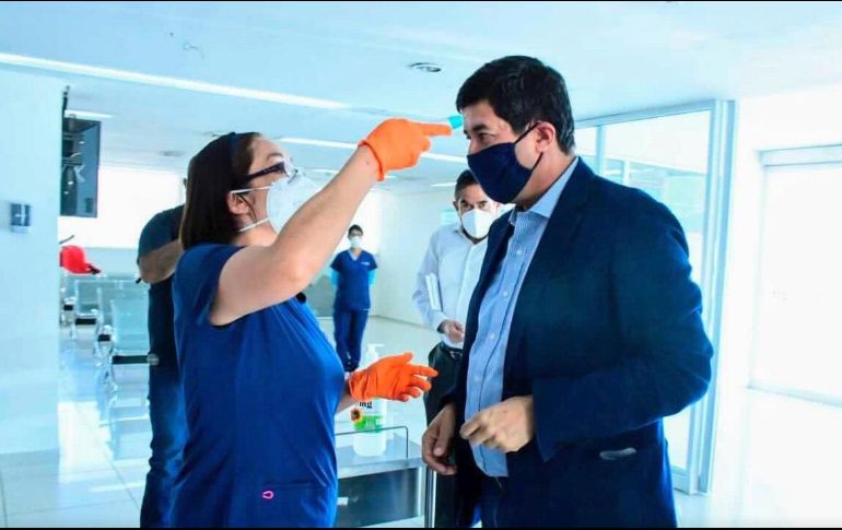 El gobernador ha decidido aislarse en casa, desde donde continuará su agenda de trabajo de jueves y viernes, en espera de que se le realice el sábado una prueba diagnóstica de coronavirus. FACEBOOK / Javier Corral