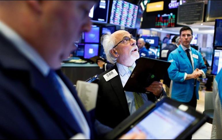 Al término de las operaciones en la Bolsa de Nueva York, el Dow Jones sumó 211.25 puntos, situándose en 23 mil 875.89 enteros. EFE/J. Lane