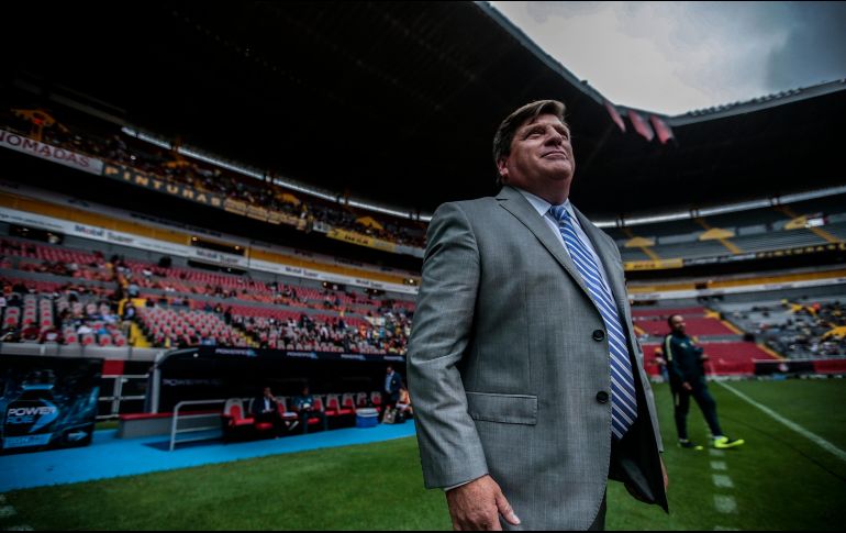 Miguel Herrera aseguró que aún no tiene planeado reforzar a su equipo, ya que considera que es muy basto. ARCHIVO