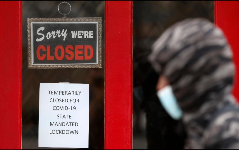 Los hispanos, afroamericanos y trabajadores de bajos salarios en restaurantes y tiendas minoristas han sido los más afectados por la crisis laboral. AP / ARCHIVO