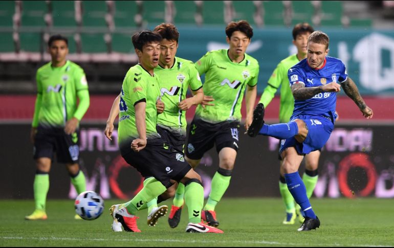 La K League comenzó su actividad con la victoria del campeón Jeonbuk Hyundai Motors 1-0 ante el Suwon en el estadio de Jeonju. AFP / Jung Yeon-je