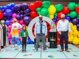 En el festejo se pueden ver más de 10 personas celebrando, usando tapabocas con diseños exclusivos del artista y gel antibacterial. INSTAGRAM/jbalvin