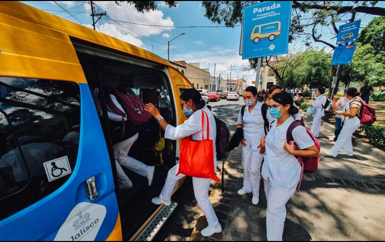 Uno de los puntos de traslado más concurridos es el Antiguo Hospital Civil “Fray Antonio Alcalde” en la calle Belén. EL INFORMADOR/G. Gallo