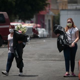 Mantienen ventas de flores a escondidas en Mezquitán