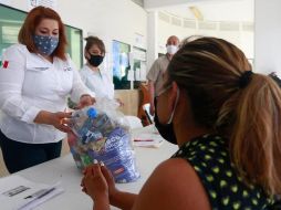 Entrega de despensas como parte del programa 