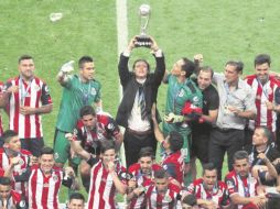 Matías Almeyda levantó el último título de Liga conquistado por los rojiblancos. IMNAGO7