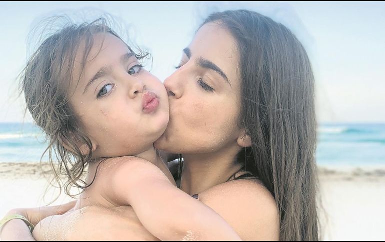 Michelle Renaud y su hijo Marcelo. ESPECIAL