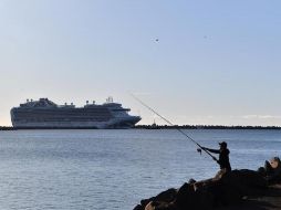 Solamente en torno a las aguas estadounidenses hay 104 cruceros con un total de 71 mil 900 tripulantes a bordo. EFE/D. Lewins
