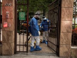 Personal sanitario llega al asilo 