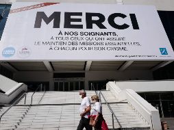 En el espacio en el que se suele colgar la imagen oficial de Cannes se muestra un desplegado que dice 