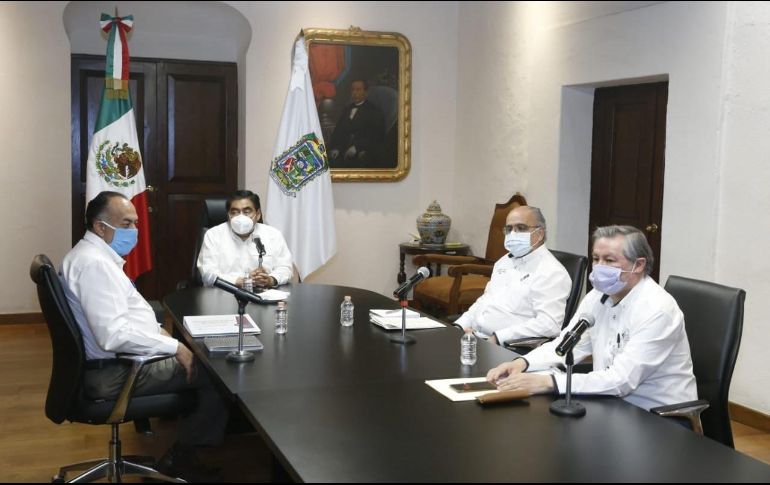 Miguel Barbosa asegura que en Puebla se emitirá un decreto para determinar cuándo las escuelas regresarán a la normalidad. TWITTER/@MBarbosaMX