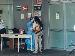 De mantener el confinamiento, el punto más alto de contagios podría llegar con una menor intensidad, evitando así la saturación de los servicios de salud. EL INFORMADOR/G. Gallo