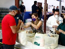 El Sindicato de Servidores Públicos del Ayuntamiento tapatío decidió apoyar, con la entrega de despensas, a los desempleados de restaurantes, hoteles, bares, cantinas y salones de eventos. EL INFORMADOR/A. Camacho