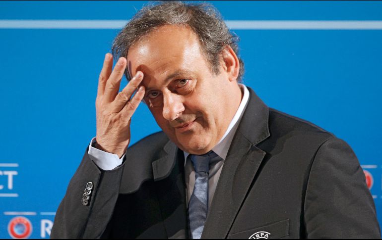 La leyenda del futbol francés no pudo presentarse a la presidencia de la FIFA tras haber sido suspendido por recibir un pago controvertido hecho por el ex presidente del futbol mundial, Joseph Blatter. AFP / ARCHIVO