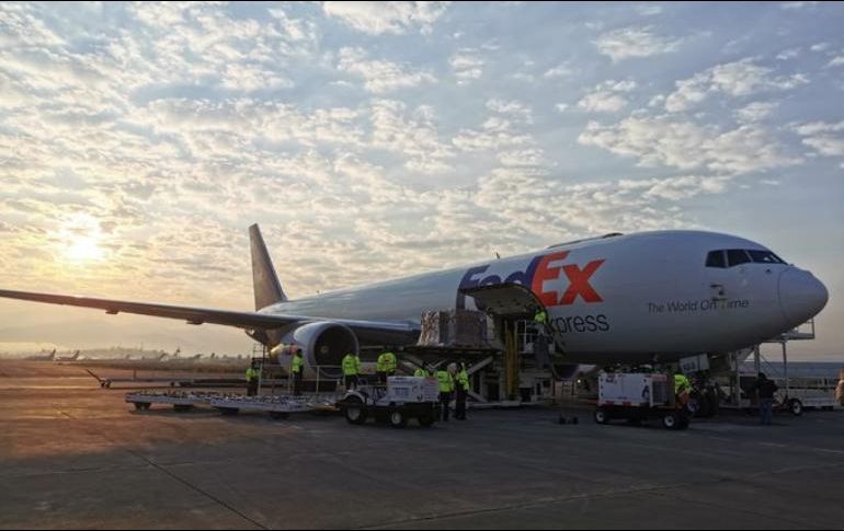 El 5 de mayo pasado llegó la primera carga con 211 respiradores provenientes de Estados Unidos. TWITTER / @m_ebrard