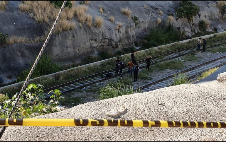 Paramédicos indicaron que se trataba de un hombre de unos 30 años de edad, el cual presentaba una lesión en el cráneo. EL INFORMADOR /