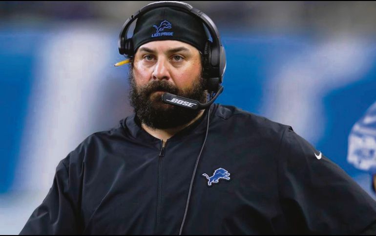 MATT PATRICIA. El entrenador de los Lions de Detroit aprende a tocar el ukulele durante la pandemia. AP