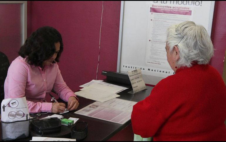 En total son un millón 171 mil 251 las personas cuyas micas no han sido renovadas debido a las suspensión de labores. NTX/ ARCHIVO