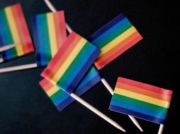 Las leyes de criminalización, aún existentes en 70 países, crean un mayor riesgo de abuso policial y detenciones arbitrarias durante los toques de queda. AFP / ARCHIVO