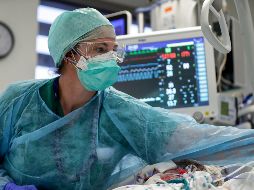 La atención tiene un incremento en el costo ante complicaciones en la atención de los pacientes, principalmente en casos donde requieren de servicios de terapia intensiva. EFE/ARCHIVO