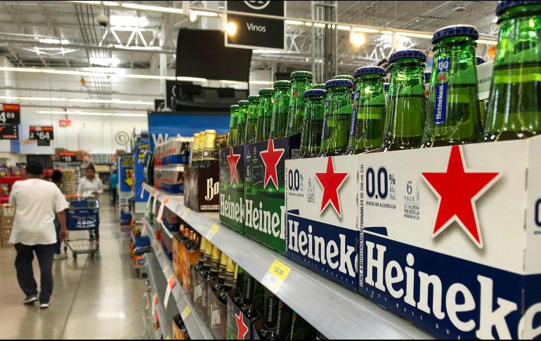 Al no permitirse la producción de cerveza hay importación de bebida, entre la que está la de baja calidad. NTX / ARCHIVO