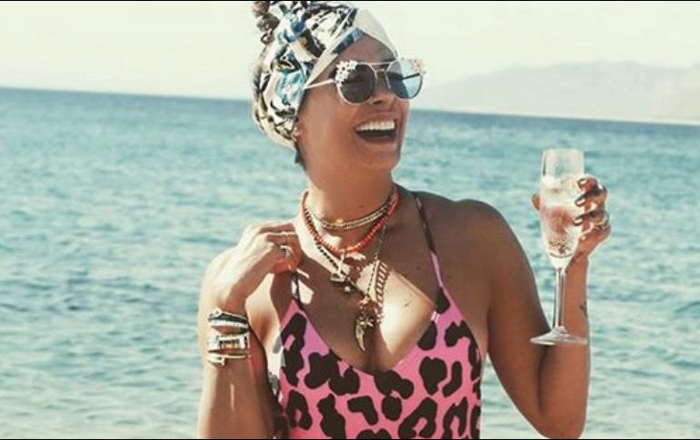 Galilea presumió su cuerpo en un traje de baño con estampado de leopardo en color rosa. NSTAGRAM / galileamontijo