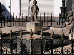 Al parecer se utiliza un equipo especial para sustraer la pieza de bronce. ESPECIAL / Policía de Guadalajara