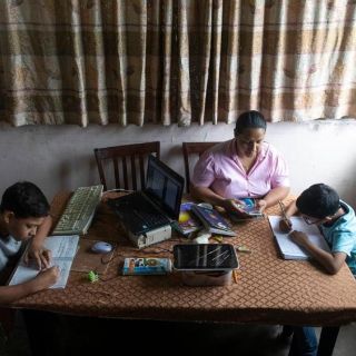 Educación a distancia enfrenta dificultades en Venezuela