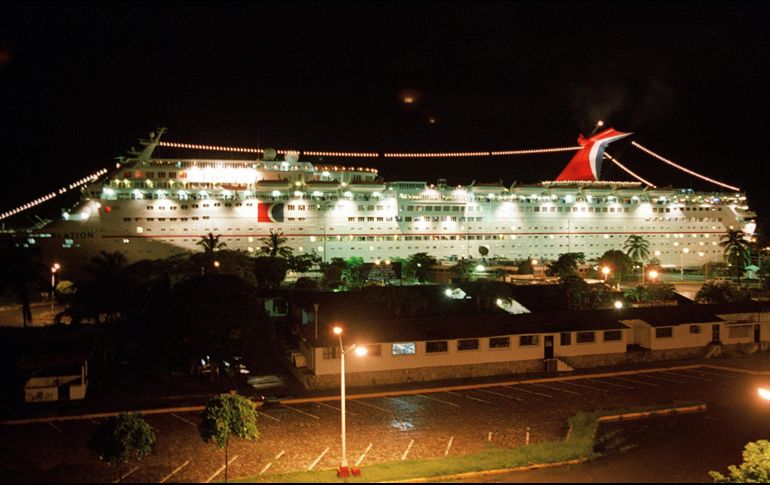 El navío atracó en Puerto Vallarta el miércoles 13 de mayo a las 10 de la mañana, procedente de San Pedro, Los Ángeles, California. EL INFORMADOR/ ARCHIVO