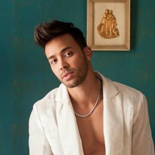 Prince Royce vende mascarillas para ayudar a niños