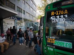 Los comercios, industrias y servicios deberán establecer horarios escalonados para los trabajadores que utilizan el transporte público. EL INFORMADOR/ ARCHIVO