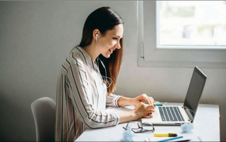 TELETRABAJO.  Incrementó drásticamente en todo el mundo tras el cierre de empresas por la pandemia. SUN