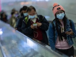 Según los expertos, el uso de mascarilla, las campañas masivas de tests de detección y de rastreo de casos podrían explicar el éxito en el control de la epidemia en Hong Kong. EFE/ARCHIVO