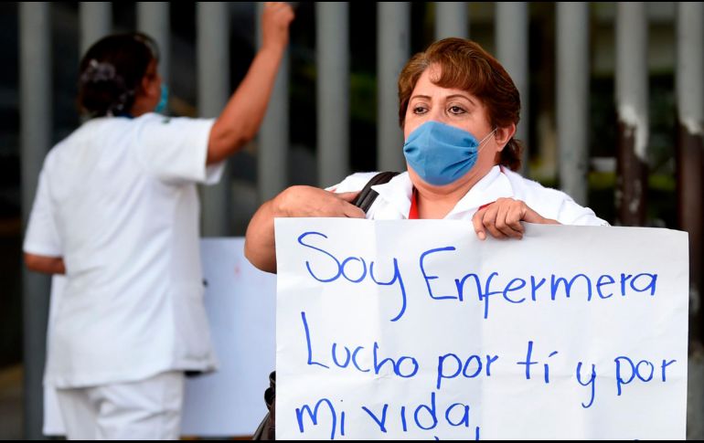 El amparo de la trabajadora del IMSS forma parte de los más de 100 juicios iniciados desde que llegó el COVID-19 a México. AFP / ARCHIVO