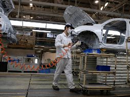 El Mandatario adelanta que la autorización de reapertura a las empresas del sector se dará bajo protesta de decir la verdad y no harán falta inspecciones. AP/ARCHIVO