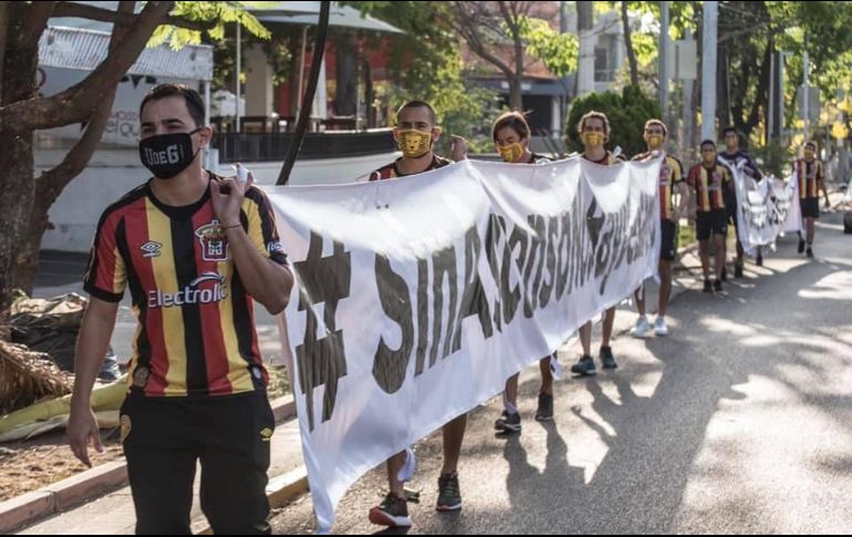 El club melenudo aclara que la decisión que tomaron de acudir al TAS no es ir en contra de la FMF, sino a favor del futbol mexicano y de todos los jugadores. FACEBOOK / Leones Negros Universidad de Guadalajara