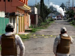 Autoridades vigilan la zona de la fuga de gas en el municipio de Amozoc, que provocó la evacuación de alrededor de mil pobladores. EFE/H. Ríos