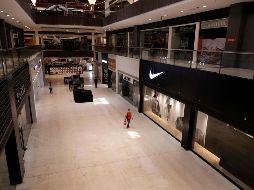 En las más de mil 290 plazas comerciales que hay en el país cayó la afluencia 70% desde el 31 de marzo. AP/A. Favila