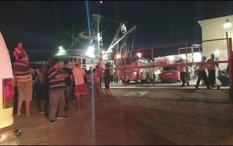 Para la recuperación de los cuerpos se requirió la intervención de elementos del Departamento de Bomberos. TWITTER/@LarsavisionTv