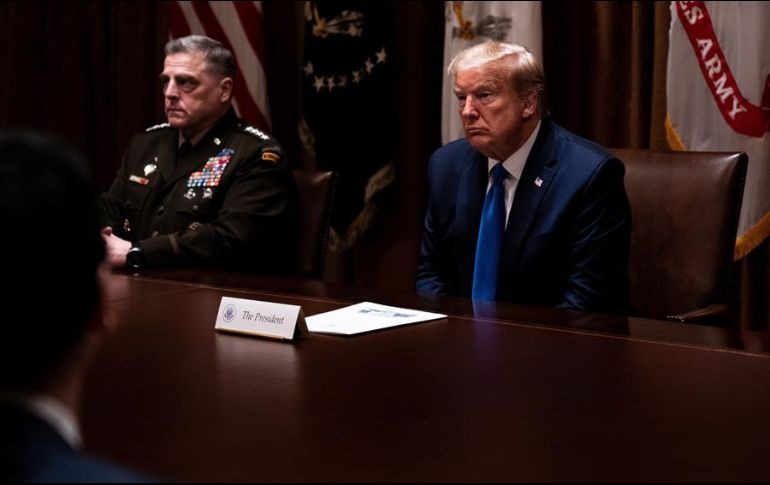 El año pasado, la Casa Blanca informó que Trump, quien mide poco más de 1.90 metros, pesaba poco más de 110 kilos. EFE/A. Moneymaker