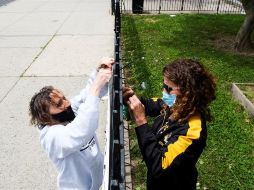 Las hospitalizaciones y muertes por coronavirus siguen a la baja en Nueva York. EFE/J. Lane