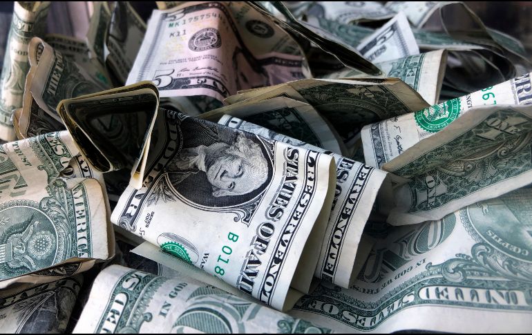 Autoridades han determinado adónde estaba dirigido el dinero, pero siguen tratando de esclarecer cómo fue a parar sobre una carretera. AP/ARCHIVO