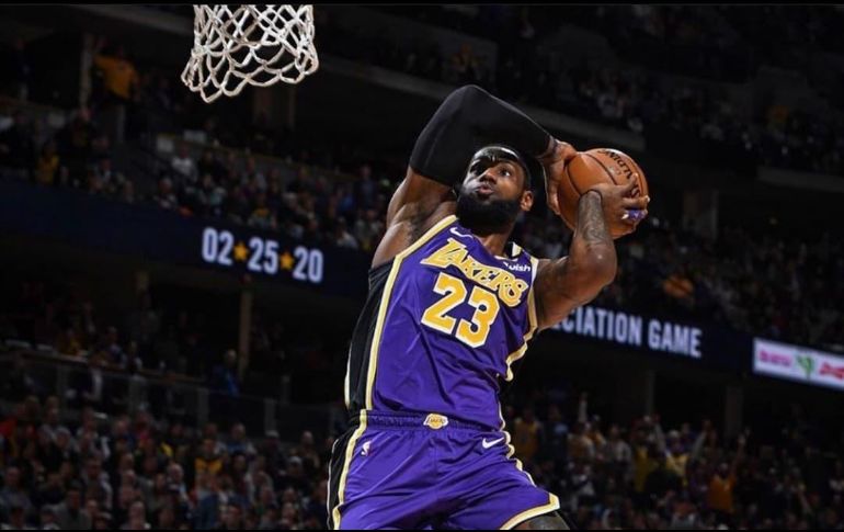 El jugador de Lakers de Los Ángeles, LeBron James, declaró que si él hubiera jugado al lado de Michael Jordan con Toros, el conjunto de Chicago hubiera podido conseguir más campeonatos en la NBA. INSTAGRAM / @kingjames