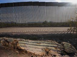 El nuevo contrato para la empresa representa unos 30 millones de dólares por milla del muro fronterizo. AFP/ARCHIVO