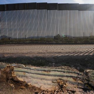 Constructora favorita de Trump logra contrato para muro fronterizo