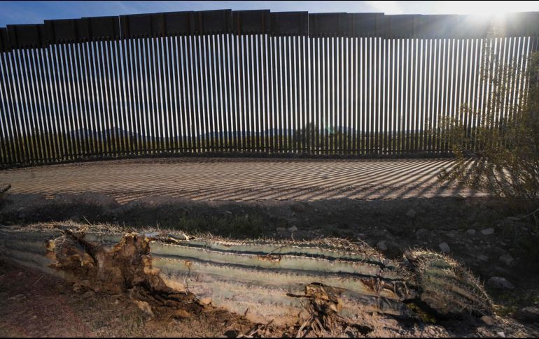 El nuevo contrato para la empresa representa unos 30 millones de dólares por milla del muro fronterizo. AFP/ARCHIVO